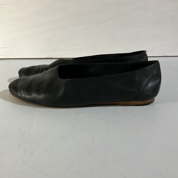 Vince 100% Leather Flats, size 6.5 - Picture 4 of 8